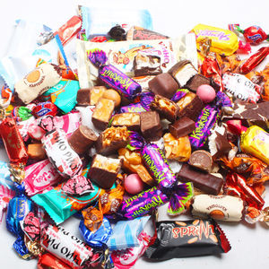 進(jìn)口俄羅斯紫皮糖巧克力夾心奶糖 年貨與喜糖的理想選擇