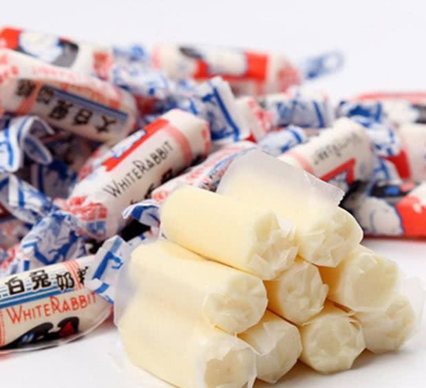 原來(lái)大白兔奶糖里的‘透明紙’是它！到底能不能直接食用？